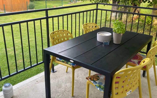 Rooms and apartments Vili