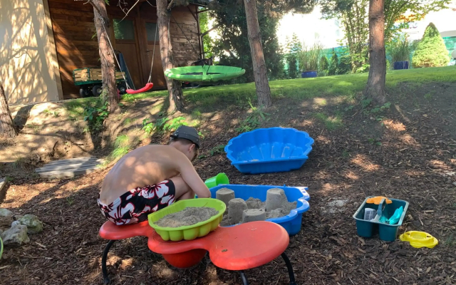 Pool & Lake Holiday Home
