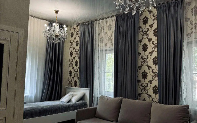 Уманский дом Семь Башен