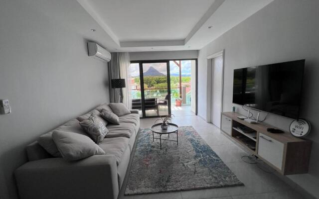 3BD Luxury Penthouse, Big Terrace, 5min from beach