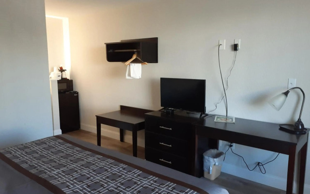 Travelodge by Wyndham Virginia Beach Bay Beach
