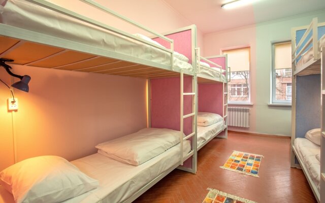 P2B hostel & bar