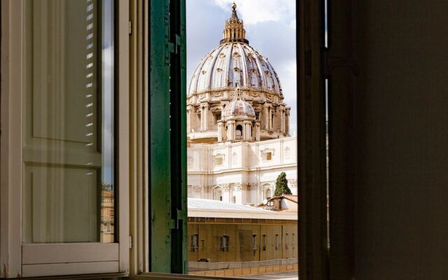 St. Peter's Cupola Apartment