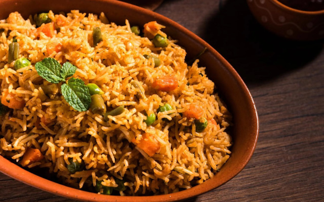 OYO SilverKey 76611 Nirsukh Palace