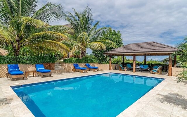 Kanowa , Fully Staffed With Panoramic Views 4 Bedroom Villa