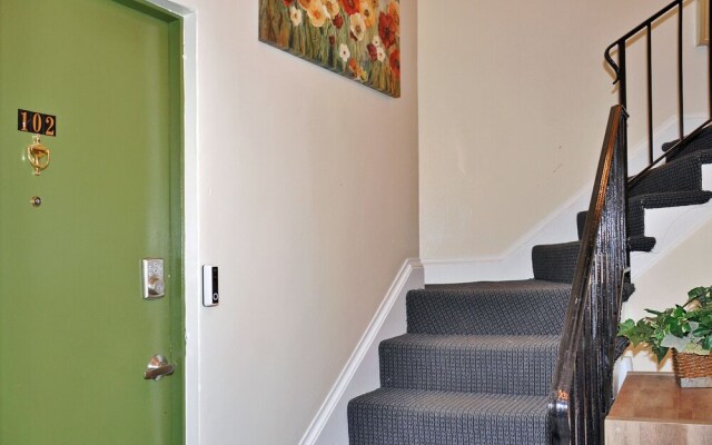 CH5 & CH7 - Majestic View Fully Furnished 1BR Dog Ok