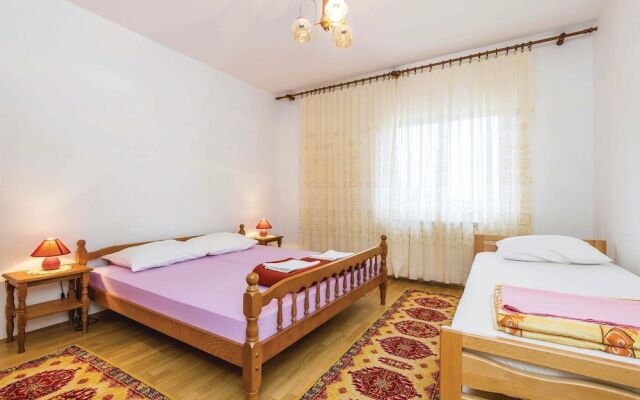 Nice Apartment in Lopci With 2 Bedrooms