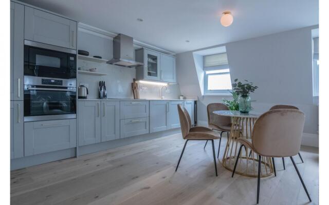 Royal Kensington Penthouse IX- 3 bed