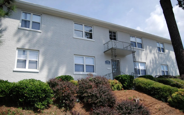 Brookwood Courtyard by BCA Furnished Apt