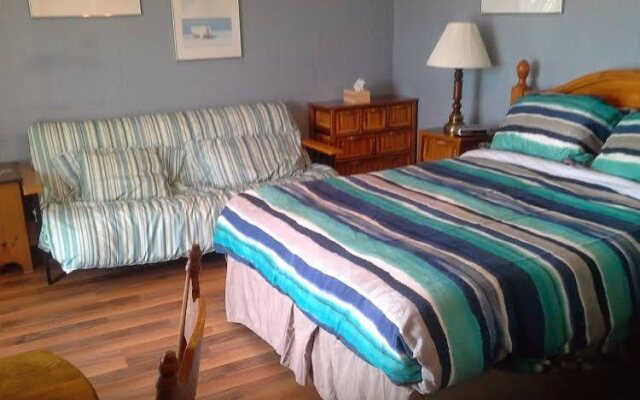 Points East Beach Motel