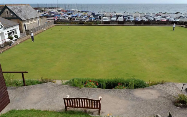 8 Bowling Green Chalets