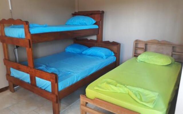 Rumanija's Airport Rooms