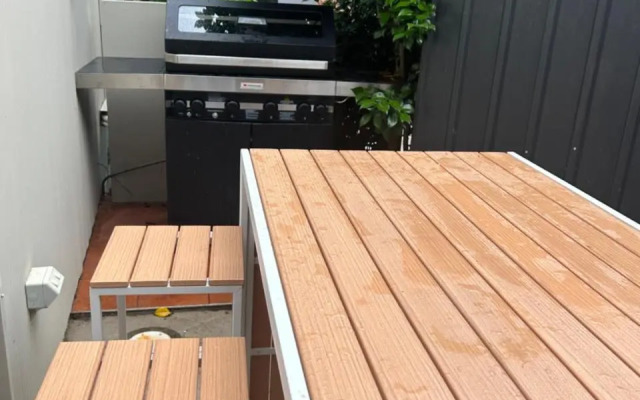 Bushland setting close to Sydney CBD- stand alone apartment