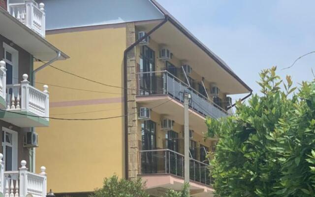 Yuzhnaya Rapsodiya Guesthouse