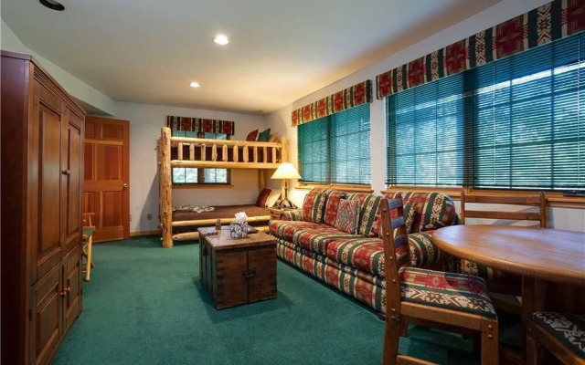 Links and Logs Chalet