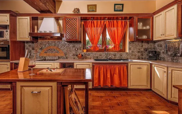 Bozonos Luxury Villa