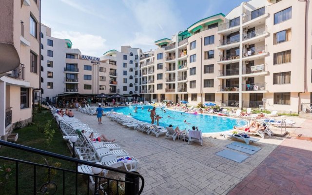 Apartment with Kitchenette in Avalon Complex