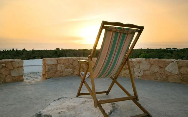 Luxurious Villa in Torre Suda with Hot Tub