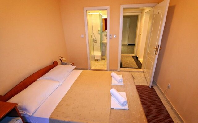 Hotel Podostrog