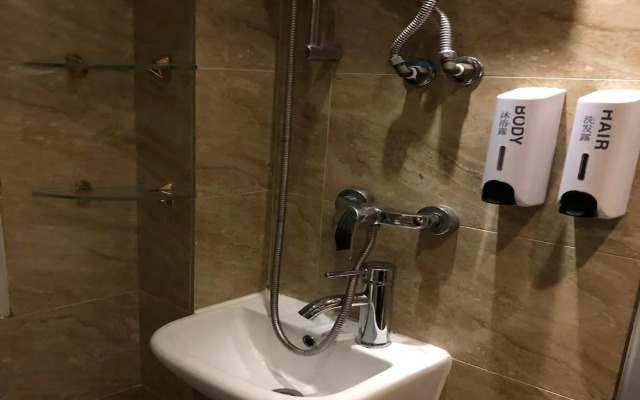Rich Hotel