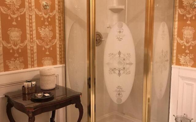 1896 House Country Inn & Motels