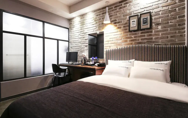Play Hotel