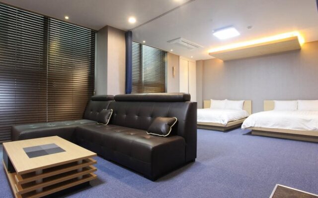 Blooming House Residence