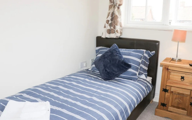 2 Perran Court
