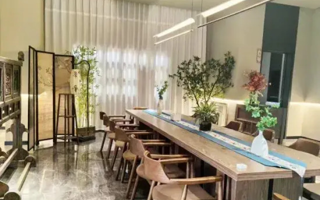 RICH International Hotel