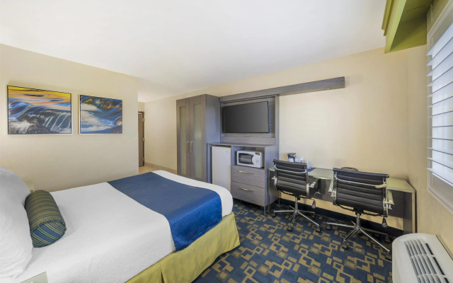 Best Western Antelope Inn & Suites