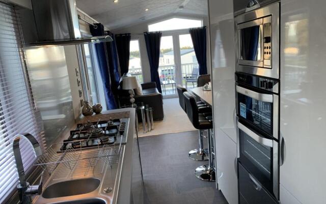 Lola Lodge - Luxury Hot Tub Retreat