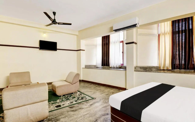 OYO 15837 Hotel Rvee's Regency