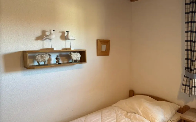 Ferienhaus mit Kaminofen in Burhave