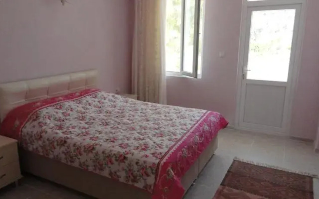 Cemre Aparts