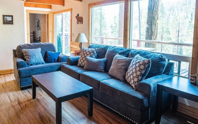Red House - Minutes to Shaver Lake!
