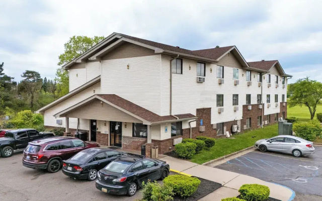 Super Inn by OYO Lansing MI