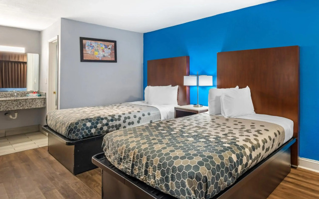 Econo Lodge Inn & Suites