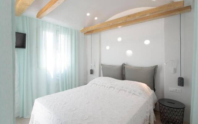 Majo Suites Hotel