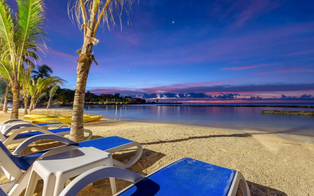 PA Beach Club & Hotel