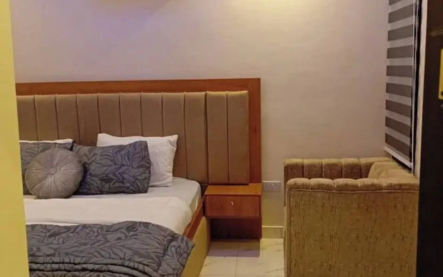 Less2more Luxury Suites - Comfort in Style