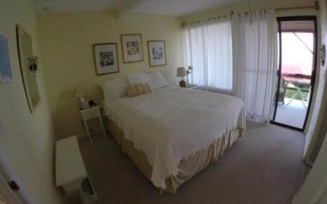 Hale-hoola B & B