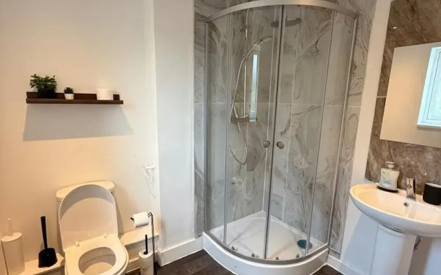 2 Bed - Sleeps 6 - Free Parking