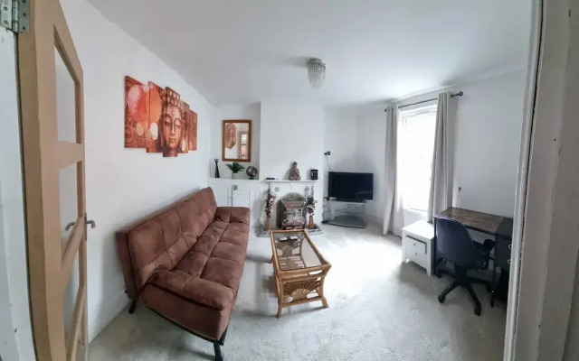 Housesleeps2- 2br-gardenview-parking-nearbeach