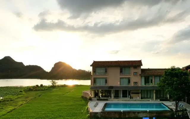 Muke Qianxun Lakeside Vacation Apartment (Puzhehei)