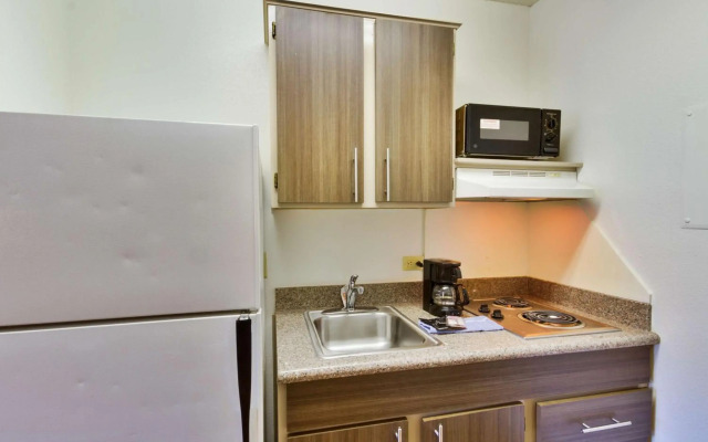Studio 6 Dallas-Garland / Northeast