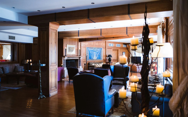 Trikolonion Country Hotel