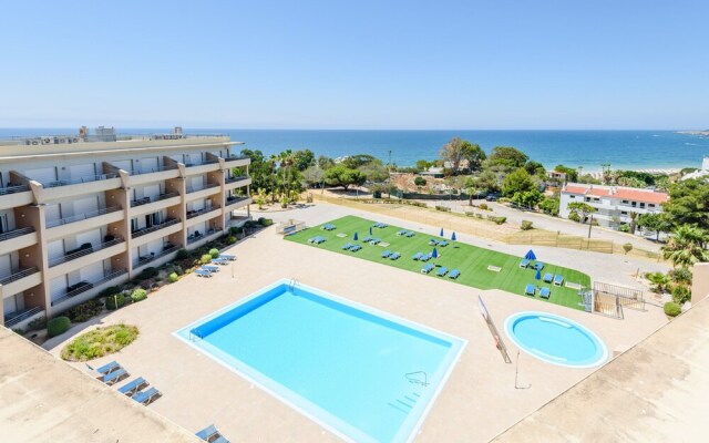 Inviting 1-bed Beach Apartment in Albufeira