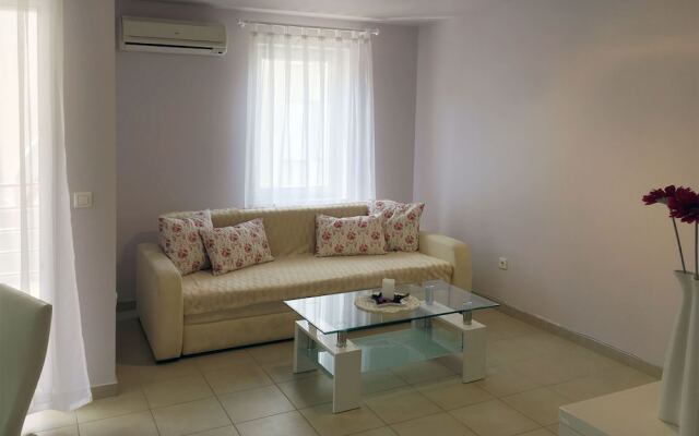Spacious Apartment in Novalja near Sea
