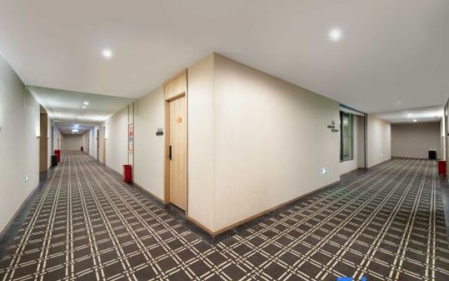 Book & Life Hotel