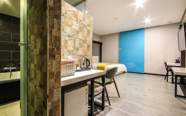 Jeonju Sinsigaji Hotel Pop